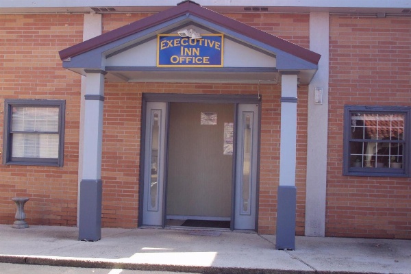Executive Inn image 1
