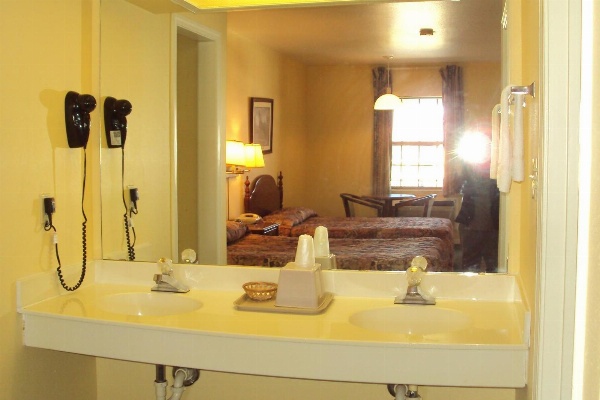 Executive Inn image 19