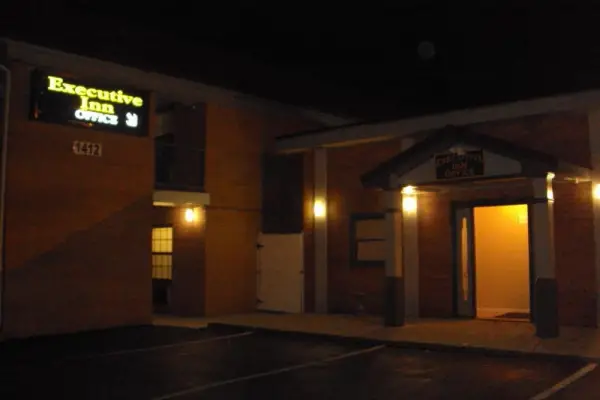 Executive Inn 8